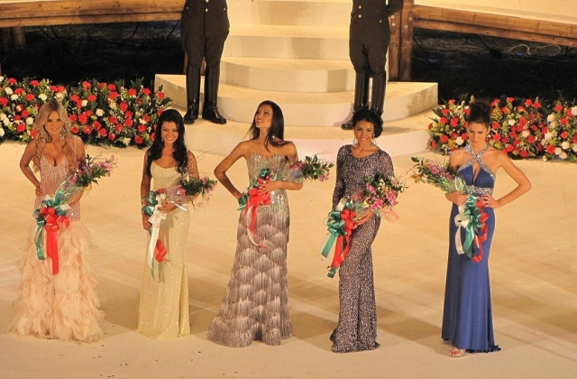 The final five ladies of the Coffee Queen beauty pageant from 2011