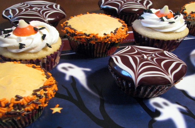 Over the years, Halloween has been gaining more and more popularity in Colombia. Many people have dinner parties and create delicacies, like these cupcakes, that are on theme and hauntingly delicious.