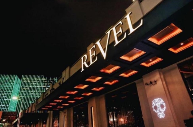 Revel at the Palace is where the glitz and glamorous club in the Philippines. 