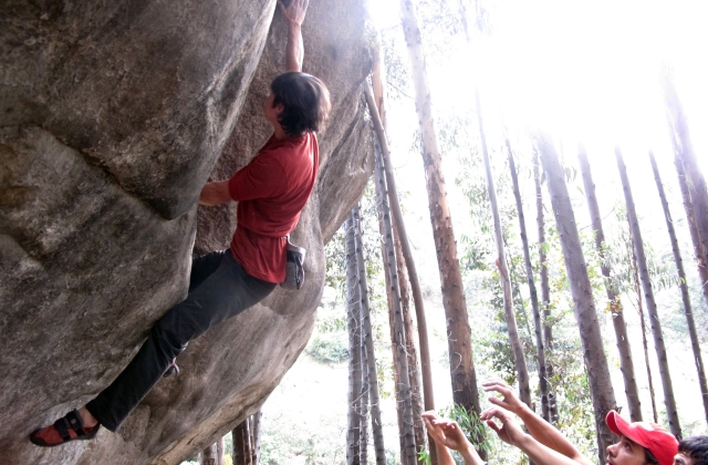 Crack boulder problem in Sutatausa