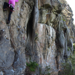 Escalando una ruta difícil en yoyo