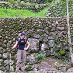 Muros de las terrazas de arroz en el camino a Bangaan