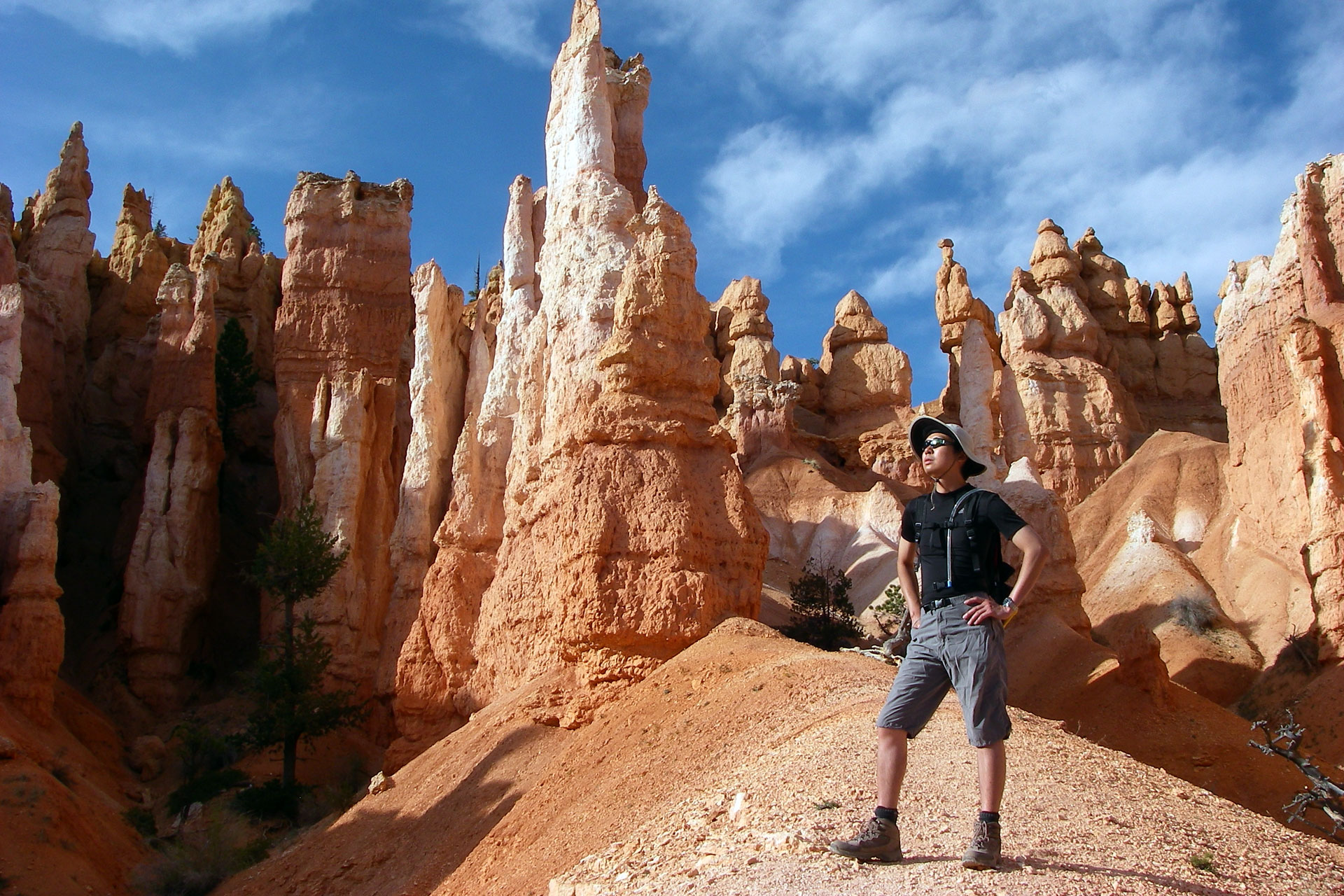 Caminando entre hoodoos en el Cañón Bryce